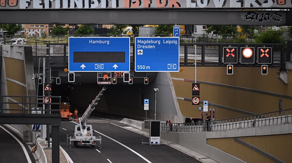 Der 3,2 Kilometer lange Autobahnabschnitt führt vom Dreieck Neukölln bis zur Anschlussstelle Treptower Park. / Foto: Britta Pedersen/dpa