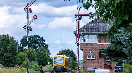 Ausbau auf 160 oder 80 km/h ist die Frage.  / Foto: Jens Büttner/dpa