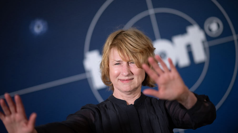 Es bleibt bei ihrem "Tatort"-Ausstieg: Schauspielerin Corinna Harfouch. (Archivbild) / Foto: Sebastian Christoph Gollnow/dpa