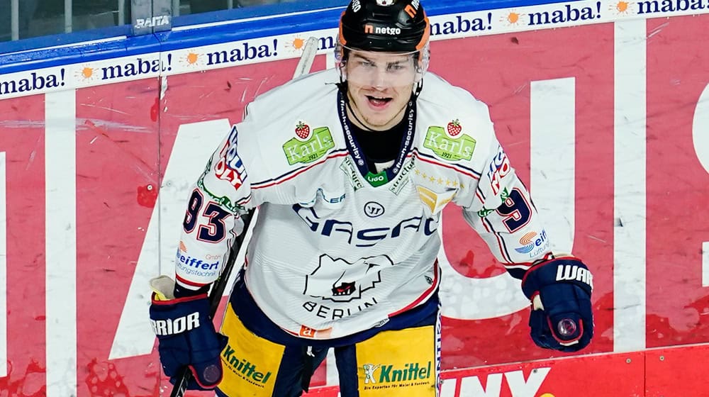 Traf am ersten Spieltag für die Eisbären: Leonhard Pföderl. (Archivbild) / Foto: Uwe Anspach/dpa