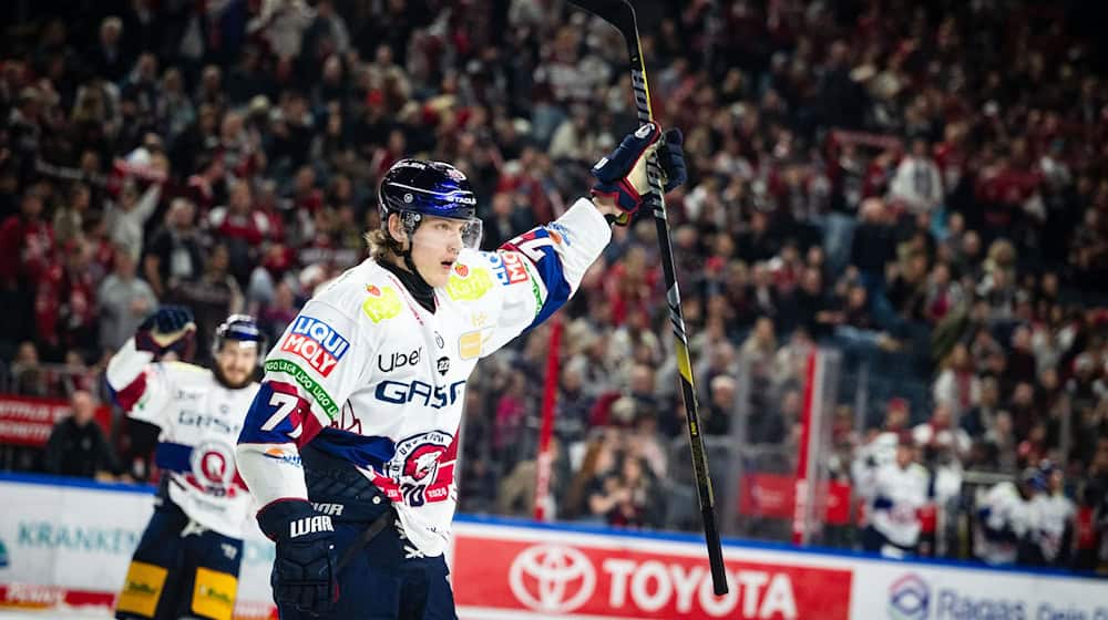 Eric Hördler erzielte die 1:0-Führung für die Eisbären in Klagenfurt. / Foto: Marius Becker/dpa
