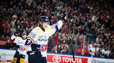 Eric Hördler erzielte die 1:0-Führung für die Eisbären in Klagenfurt. / Foto: Marius Becker/dpa