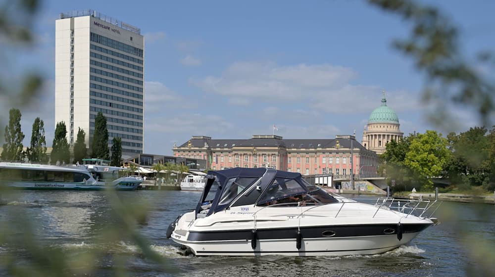 Im ersten Halbjahr 2025 kamen etwas weniger Touristen nach Brandenburg als im Vorjahr. (Symbolbild) / Foto: Michael Bahlo/dpa