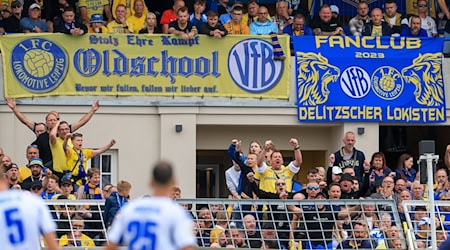 Nach beleidigenden Äußerungen von der Tribüne wurde die Partie kurzzeitig unterbrochen.  / Foto: Jan Woitas/dpa