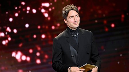 Regisseur Ilker Çatak ist einer der Experten, die beim Medienboard Berlin-Brandenburg mit auf Filmprojekte schauen sollen. (Archivfoto) / Foto: Sebastian Christoph Gollnow/dpa
