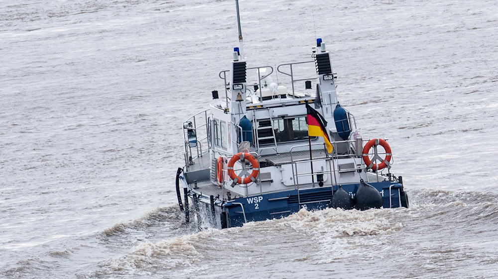 Die aufgelaufene Jacht wurde laut Polizei erst mit ihrem eigenen und später noch mit einem zusätzlichen Anker gesichert. (Symbolbild) / Foto: Bernd Thissen/dpa