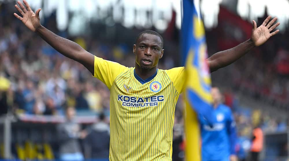 Hört als Profifußballer auf: Stürmer Anthony Ujah. / Foto: Swen Pförtner/dpa
