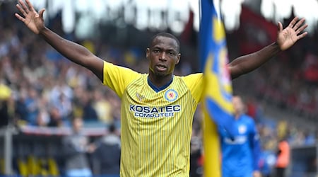 Hört als Profifußballer auf: Stürmer Anthony Ujah. / Foto: Swen Pförtner/dpa