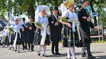 Bei dem Trachtenfest geht es besonders um wendische Bräuche. (Archivbild) / Foto: Patrick Pleul/dpa