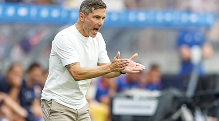 Fordert eine andere Leistung: Hertha-Coach Stefan Leitl.  / Foto: Andreas Gora/dpa