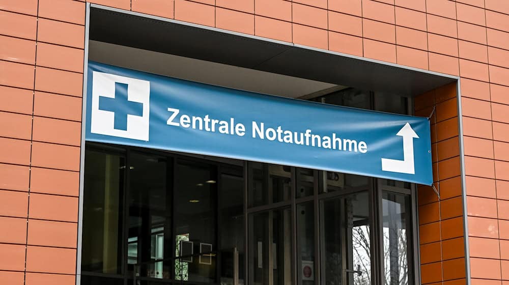 Die Hitze mit über 30 Grad kann Gesundheitsprobleme auslösen - Notaufnahmen sind darauf vorbereitet. (Archivbild) / Foto: Jens Kalaene/dpa