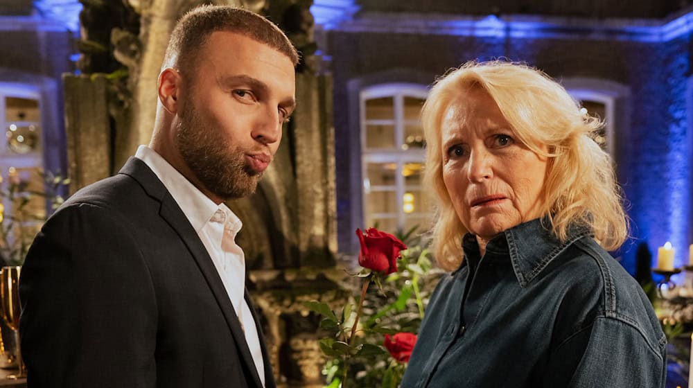 Realitystar Filip Pavlović und Satirikerin Maren Kroymann haben zusammen gedreht. / Foto: -/ ARD Degeto Film/Ben Knabe,/dpa