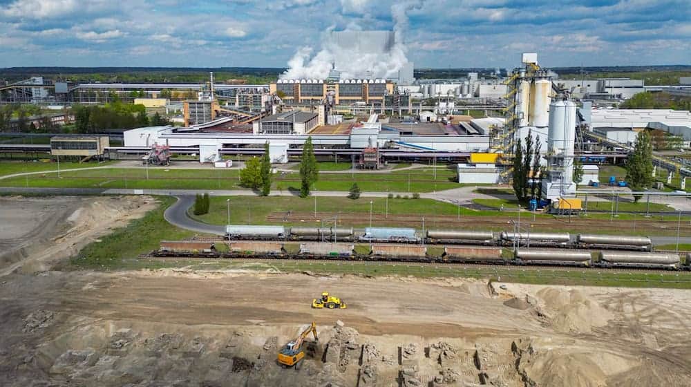 Der Energieerzeuger Leag in der Lausitz plant am Standort Schwarze Pumpe ein neues Gaskraftwerk. (Archivbild) / Foto: Patrick Pleul/dpa