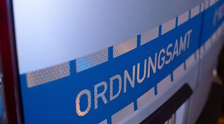 Ein Mitarbeiter des Ordnungsamtes wurde bei einer Kontrolle gebissen. / Foto: Fernando Gutierrez-Juarez/dpa-Zentralbild/dpa