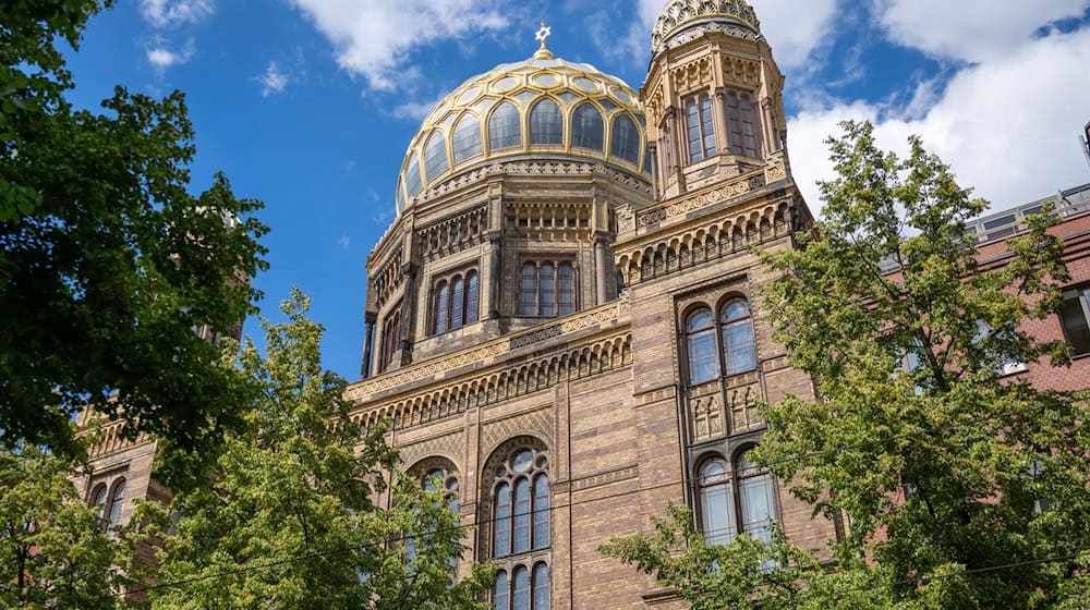 An der Synagoge in der Oranienburger Straße gab es einen Polizeieinsatz. (Archivbild) / Foto: Monika Skolimowska/dpa