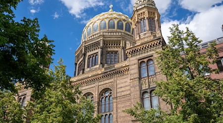 An der Synagoge in der Oranienburger Straße gab es einen Polizeieinsatz. (Archivbild) / Foto: Monika Skolimowska/dpa