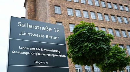 Im ersten Halbjahr 2025 gab es in Berlin mehr Ausreisen und Abschiebungen. (Archivbild) / Foto: Katharina Kausche/dpa