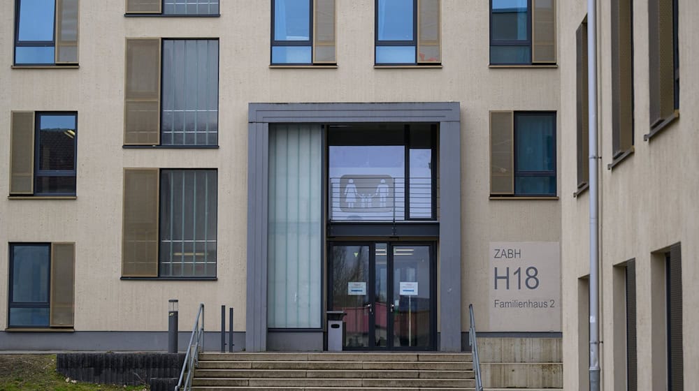 Aus dem Dublin-Zentrum in Eisenhüttenstadt sind bisher nur wenige Migranten  rücküberstellt worden (Archivbild). / Foto: Patrick Pleul/dpa