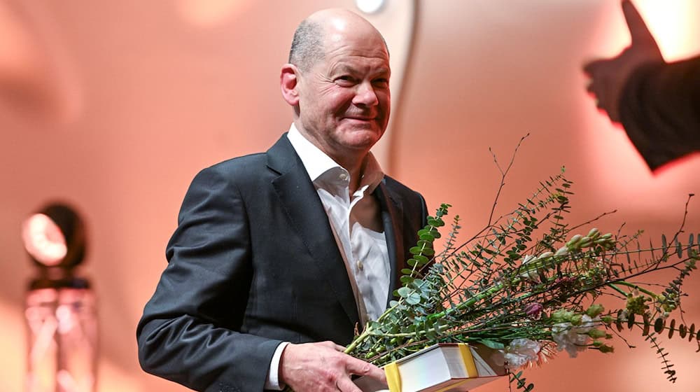 Der frühere Bundeskanzler Olaf Scholz gratuliert dem Potsdamer Nikolaisaal zum 25. Geburtstag (Archivbild). / Foto: Jens Kalaene/dpa
