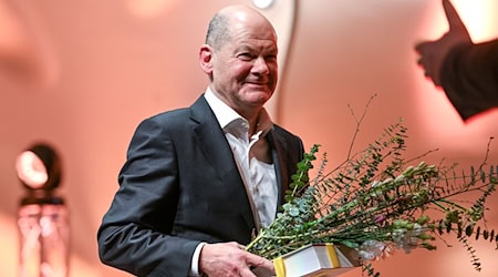 Der frühere Bundeskanzler Olaf Scholz gratuliert dem Potsdamer Nikolaisaal zum 25. Geburtstag (Archivbild). / Foto: Jens Kalaene/dpa