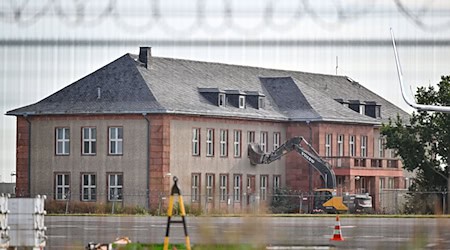 Das Generalshotel in Schönefeld vor den Toren Berlins musste einem Parkplatz für Flugzeuge weichen. (Archivbild) / Foto: Patrick Pleul/dpa