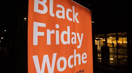 Eine Bürgerinitiative macht schon seit Jahren gegen kommerzielle Werbung in der Stadt mobil. (Symbolbild) / Foto: Christoph Soeder/dpa