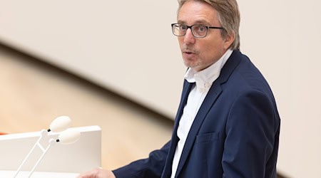 Brandenburgs SPD-Fraktionsvorsitzender Björn Lüttmann äußert sich zu Schwerpunkten der Fraktion und zum Koalitionspartner BSW (Archivbild).  / Foto: Hannes P. Albert/dpa