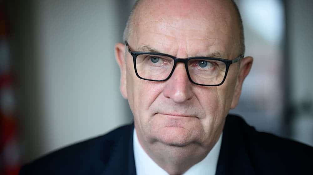 Brandenburgs Regierungschef Dietmar Woidke (SPD) äußerte sich zur Debatte über die SPD-Verfassungsrichterkandidatin Frauke Brosius-Gersdorf. (Archivbild) / Foto: Bernd von Jutrczenka/dpa