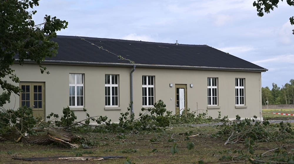 Der Sturm hatte Teile der Gedenkstätte beschädigt. (Archivbild) / Foto: Michael Bahlo/dpa
