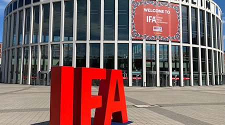 In diesem Jahr inszeniert sich die Tech-Messe IFA als Erlebniswelt. (Archivbild) / Foto: Christoph Dernbach/dpa