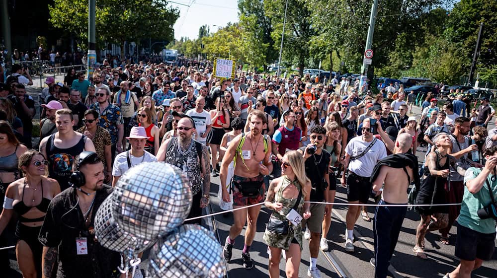 Technoparade «Zug der Liebe» führt am Samstag durch Berlin. (Archivbild) / Foto: Fabian Sommer/dpa