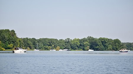 Die vermisste Person am Tegeler See ist tot aufgefunden worden. / Foto: Sebastian Christoph Gollnow/dpa