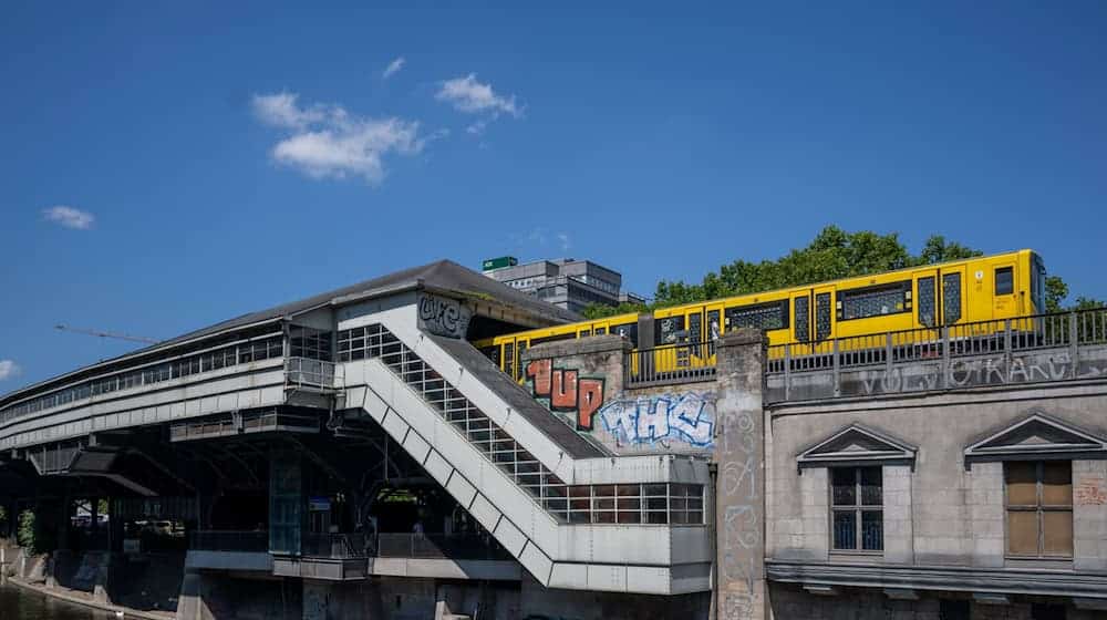 Der Hochbahnhof Hallesches Tor. (Archivfoto) / Foto: Monika Skolimowska/dpa