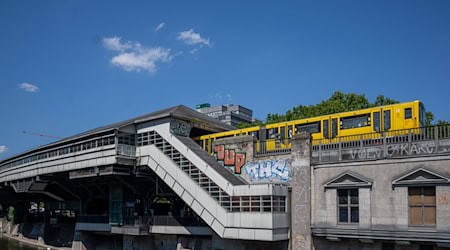 Der Hochbahnhof Hallesches Tor. (Archivfoto) / Foto: Monika Skolimowska/dpa