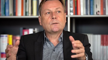 Der Präsident der Universität Potsdam, Oliver Günther, äußert sich zum Rückzug der Verfassungsrichterkandidatin Frauke Brosius-Gersdorf, die an der Uni lehrt (Archivbild). / Foto: Soeren Stache/dpa