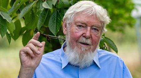 Michael Succow, Vater der ostdeutschen Nationalparke und Träger des Alternativen Nobelpreises, mahnt seit Jahrzehnten Natur- und Umweltschutz an, hat aber auch stets konkrete Projekte. / Foto: Stefan Sauer/dpa