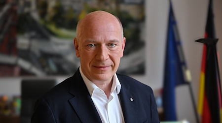 Berlins Regierender Bürgermeister Kai Wegner (CDU) unterstreicht seine Solidarität mit Israel. (Archivbild) / Foto: Soeren Stache/dpa