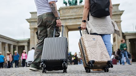 Im ersten Halbjahr kamen weniger Touristen nach Berlin als noch im gleichen Zeitraum des Vorjahres. (Archivbild) / Foto: Joerg Carstensen/dpa