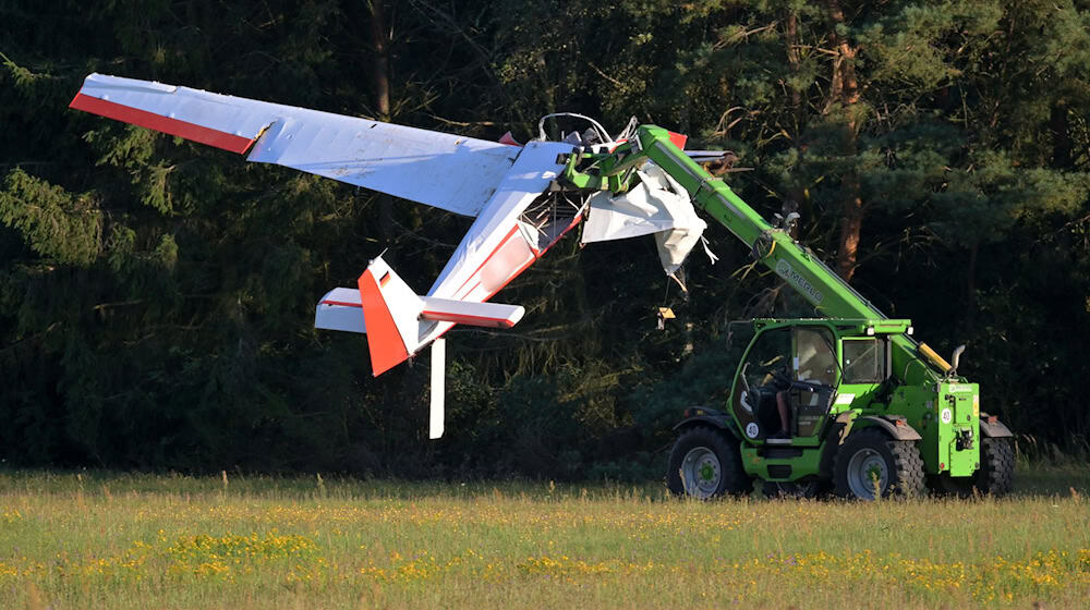 Zwei Männer sind am Samstag bei einem Flugzeugabsturz gestorben. / Foto: Michael Bahlo/dpa