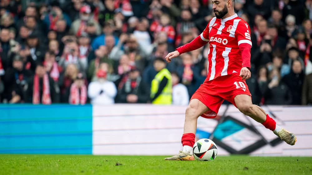 Tolcay Cigerci blieb in Mannheim torlos, konnte aber trotzdem jubeln. / Foto: Julius Frick/dpa