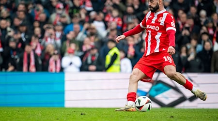 Tolcay Cigerci blieb in Mannheim torlos, konnte aber trotzdem jubeln. / Foto: Julius Frick/dpa