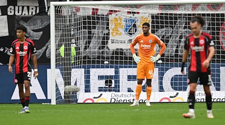 Eintracht verliert - Baumgart zeigt Stinkefinger und fliegt