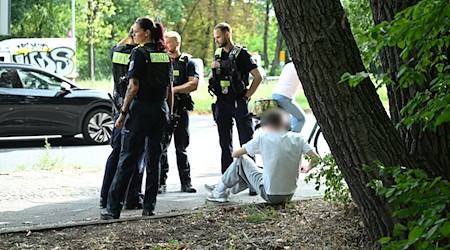 Die Polizei nahm den Fahrer des Wagens fest. / Foto: Annette Riedl/dpa