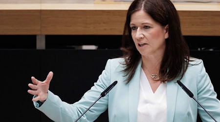 Bildungssenatorin Katharina Günther-Wünsch (CDU) geht davon aus, dass in Berlin bald alle Lehrkräfte verbeamtet sind, die das beantragt haben. (Archivfoto)  / Foto: Carsten Koall/dpa