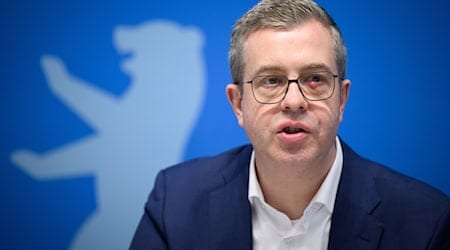 Finanzsenator Stefan Evers (CDU) kennt die Probleme bei der Personalsuche für die Berliner Verwaltung. (Archivfoto) / Foto: Bernd von Jutrczenka/dpa