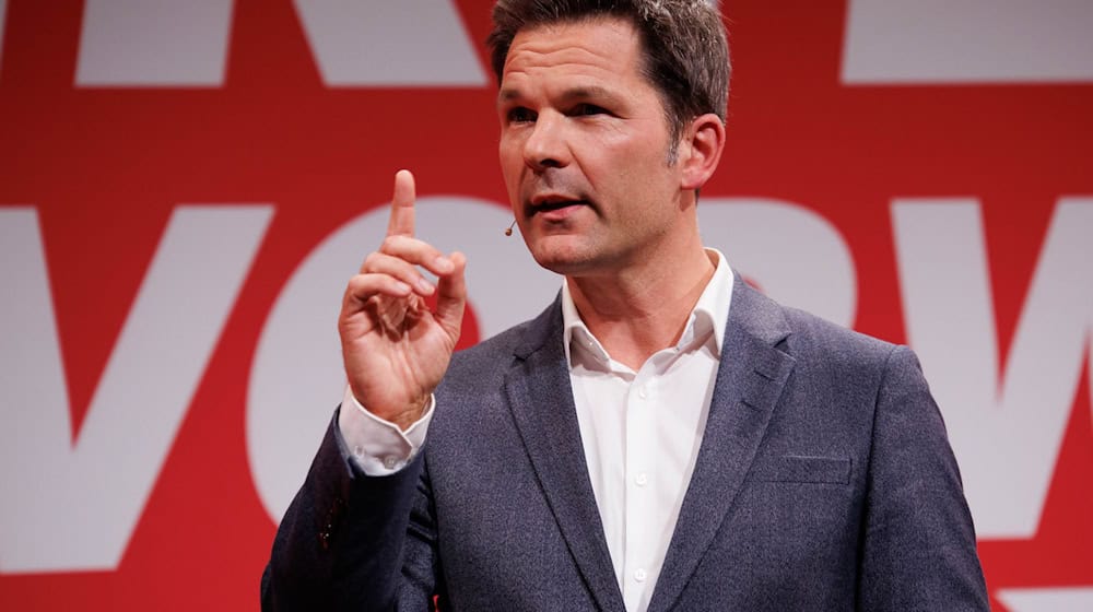 Der designierte SPD-Spitzenkandidat in Berlin, Steffen Krach, will die Mietenpolitik im Wahlkampf zum zentralen Themen machen.  / Foto: Carsten Koall/dpa