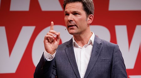 Der designierte SPD-Spitzenkandidat in Berlin, Steffen Krach, will die Mietenpolitik im Wahlkampf zum zentralen Themen machen.  / Foto: Carsten Koall/dpa
