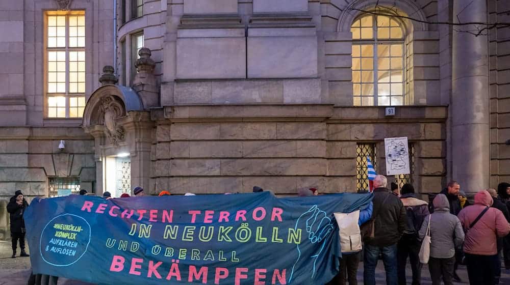 Während des Prozesses gegen die zwei Männer kam es auch zu Demonstrationen. (Archivbild)  / Foto: Soeren Stache/dpa