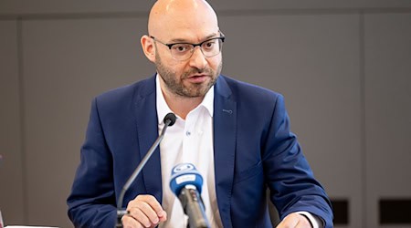 Brandenburgs Innenminister René Wilke sieht keine rechtliche Möglichkeit mehr für eine Rückholung der abgeschobenen jesidischen Familie. (Archivbild) / Foto: Fabian Sommer/dpa