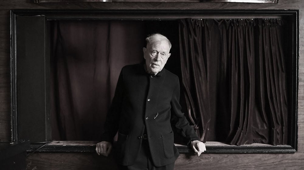 Der im Juli gestorbene Theaterregisseur Claus Peymann wird am Freitag beigesetzt. (Archivbild) / Foto: Jens Kalaene/dpa